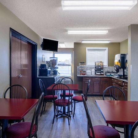 Hotel Super 8 By Wyndham Nixa/Springfield Area Esterno foto