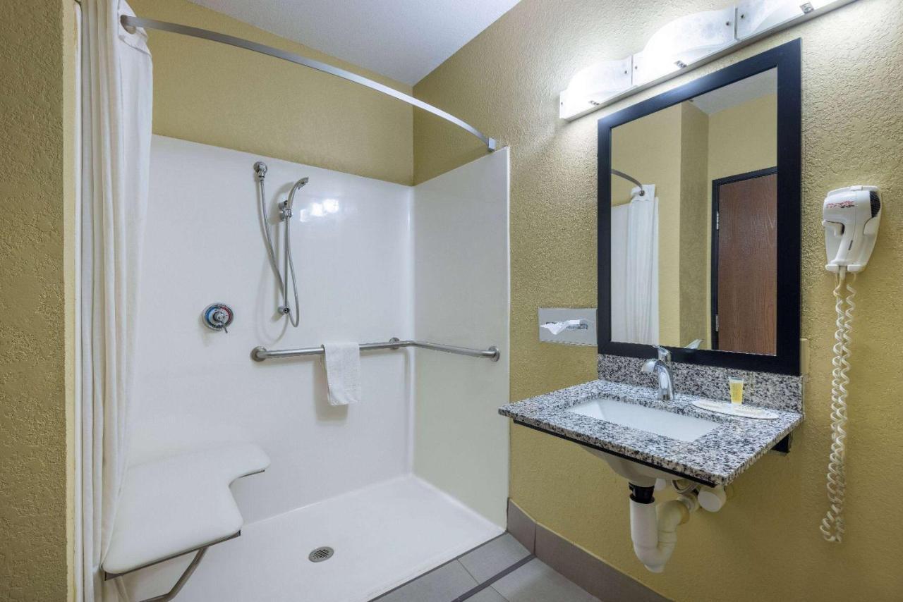 Hotel Super 8 By Wyndham Nixa/Springfield Area Esterno foto