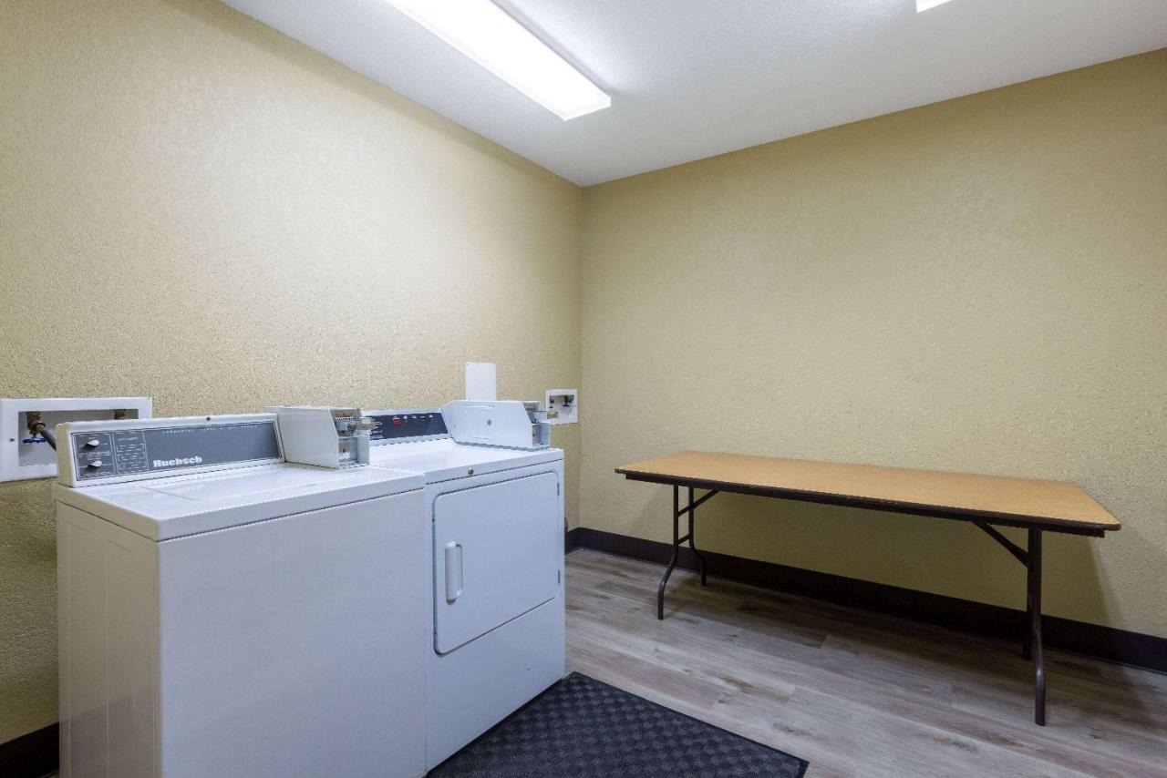 Hotel Super 8 By Wyndham Nixa/Springfield Area Esterno foto