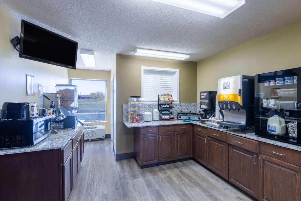 Hotel Super 8 By Wyndham Nixa/Springfield Area Esterno foto