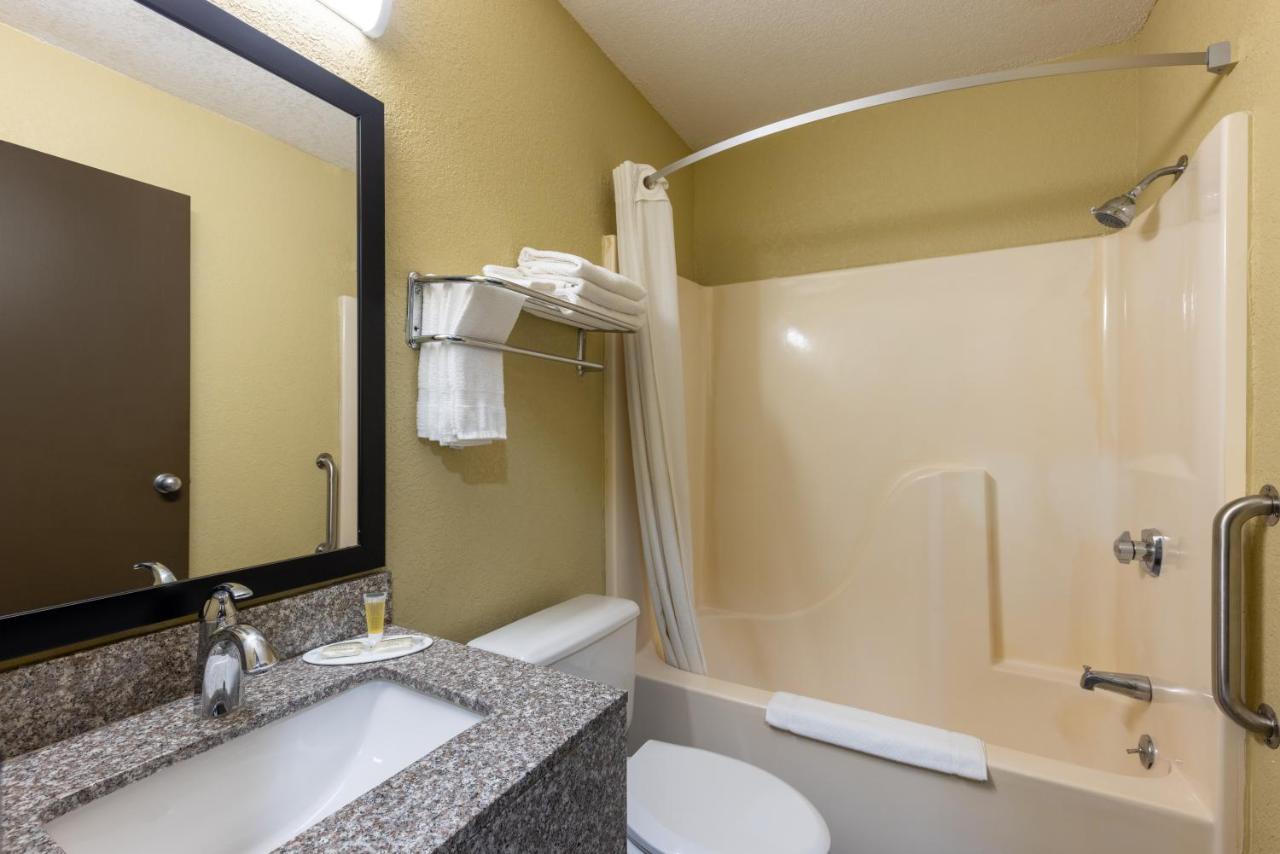 Hotel Super 8 By Wyndham Nixa/Springfield Area Esterno foto